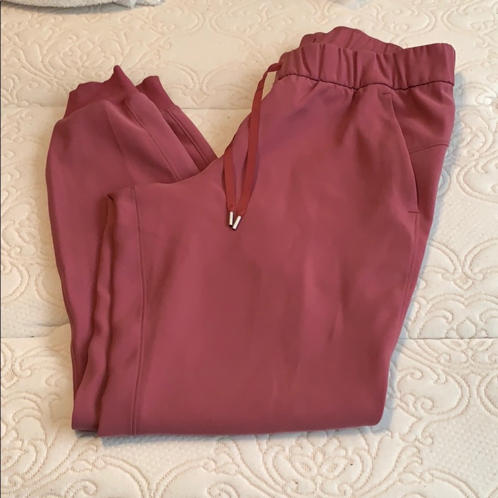 Lululemon on the fly jogger size 8
